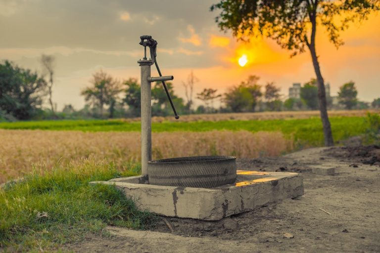 Comment descendre une pompe immergée ?