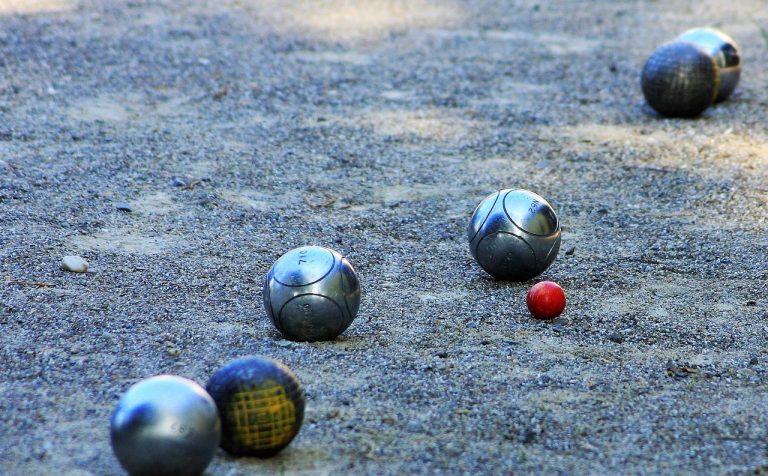 Je ne veux pas vraiment lancer les boules de pétanque pour Noël, mais je ne peux pas m’empêcher d’y penser et ça me rend nerveux.