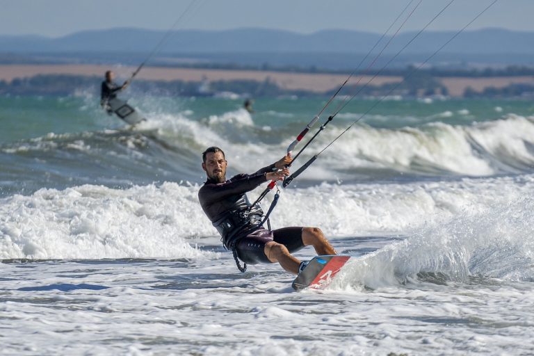 Les secrets pour réussir sa première session de kitesurf