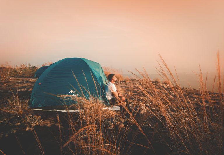 Le voyage en solitaire : une expérience enrichissante pour les âmes aventurières