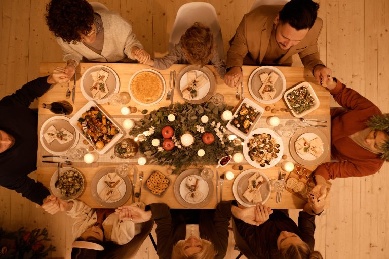 Comment aménager un coin repas extérieur convivial dans votre jardin